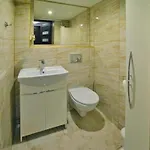 דירה Luxurious, Spacious Apartment, Sauna Included *