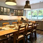 דירה Luxurious, Spacious Apartment, Sauna Included
