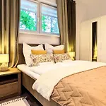 דירה Luxurious, Spacious Apartment, Sauna Included *