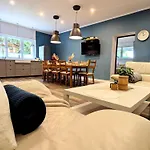 Luxurious, Spacious Apartment, Sauna Included דירה קולובז'ג