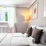Luxurious, Spacious Apartment, Sauna Included דירה קולובז'ג