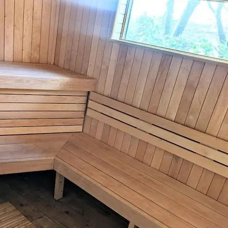 Διαμέρισμα Luxurious, Spacious Apartment, Sauna Included
