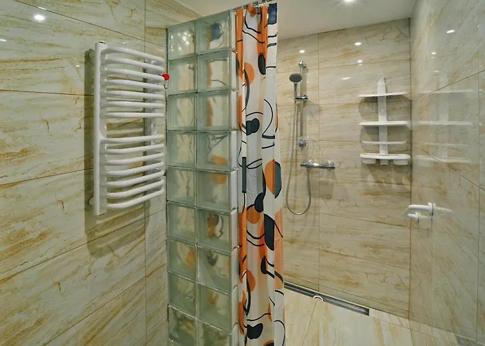 Luxurious, Spacious Apartment, Sauna Included *